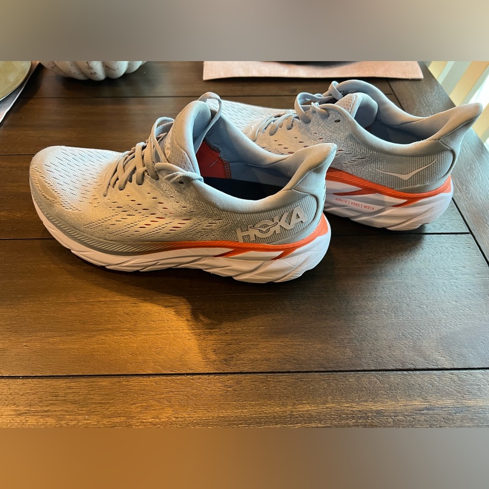 Hoka Clifton 8 women’s size 8 Blue Fog/Plein Air color